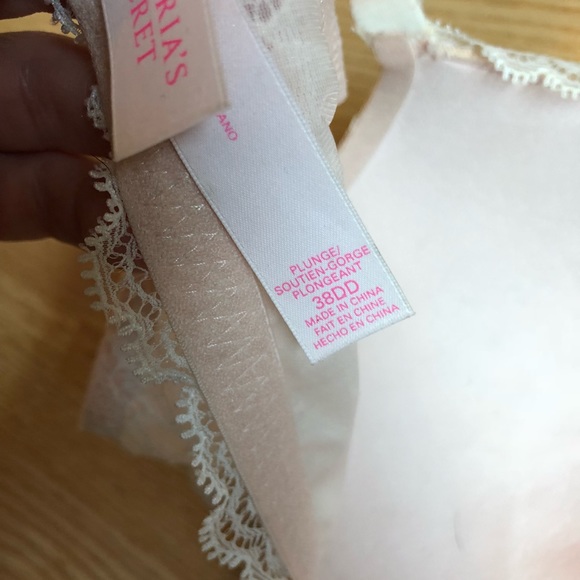 Victoria Secret 38DD plunge push up bra - Picture 3 of 3